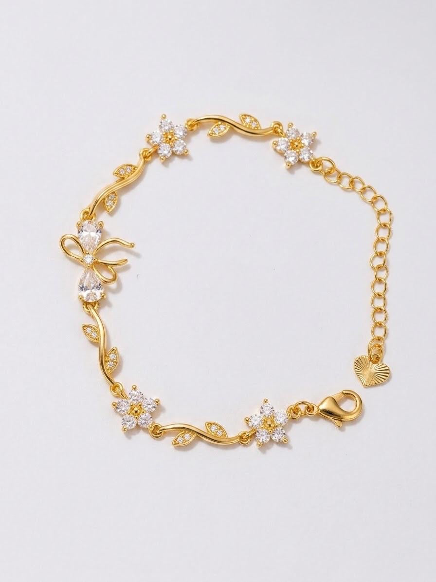 Adorable bow-style charm bracelet
