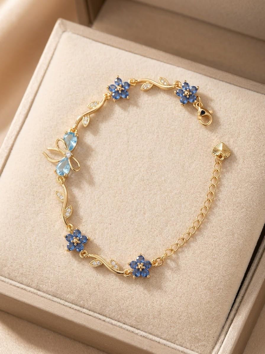 Adorable bow-style charm bracelet