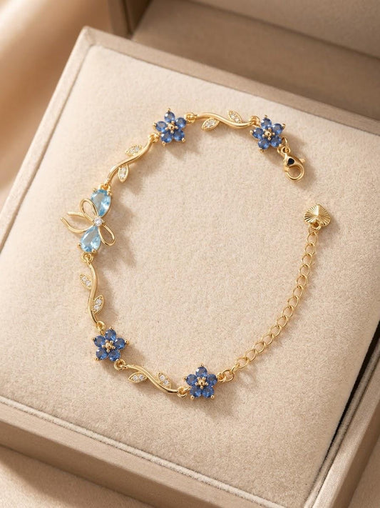 Adorable bow-style charm bracelet